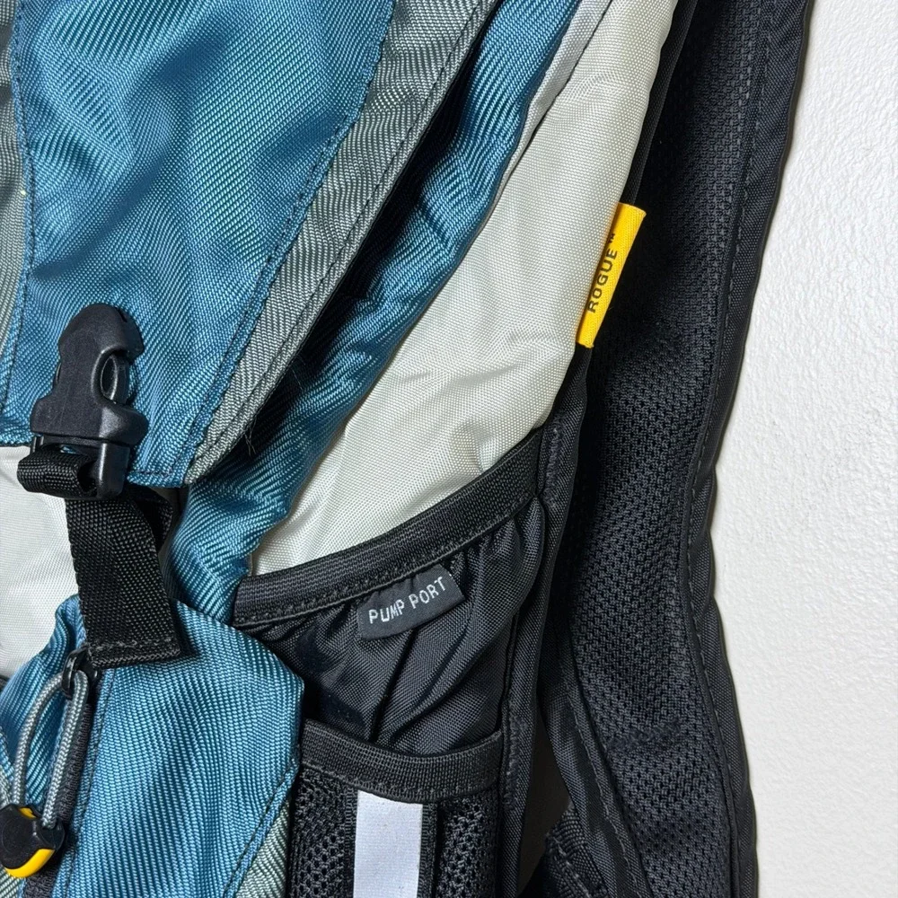 CamelBak‎ Rogue Hydration Pack Backpack Teal Silver Reflective Cycling Hiking